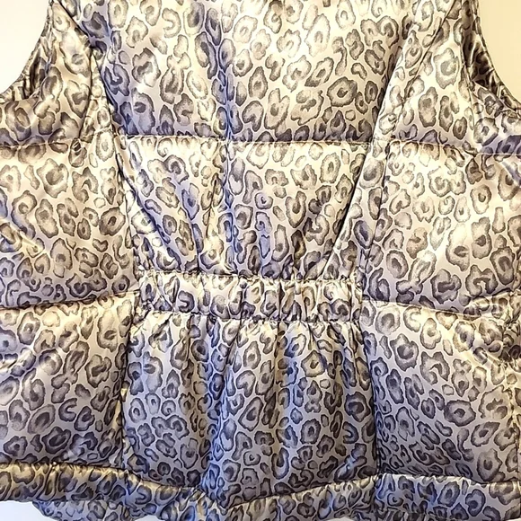 🎉Host Pick🎉 Stunning Metalic Cheetah Print Charter Club Sleeveless Puff Vest - Picture 6 of 6